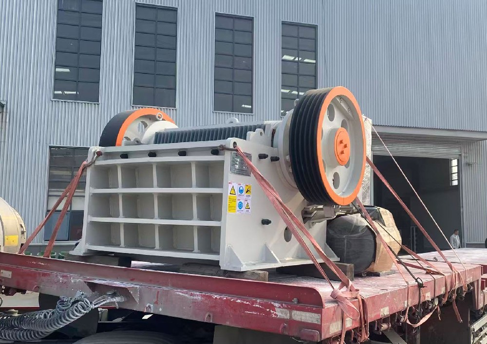 Juding Environmental Protection's European version jaw crusher at the site in Oman